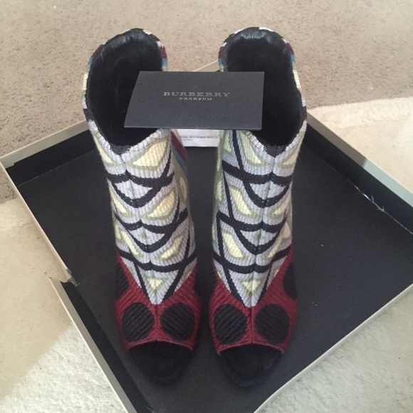 Burberry Prorsum peep toe booties / purchaser did’nt have current address listed - Picture 4 of 4